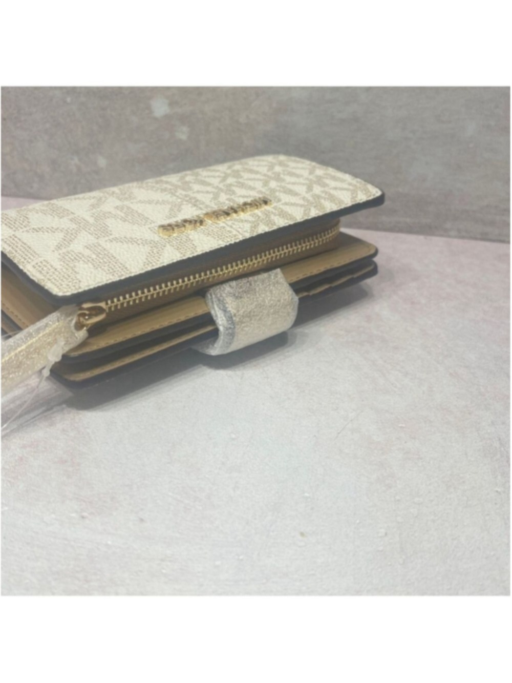 Michael Kors Chain Tote & Wallet Set MK Signature Logo Pale Gold/Cream - Picture 11 of 13
